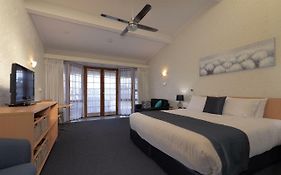 Barclay Motor Inn